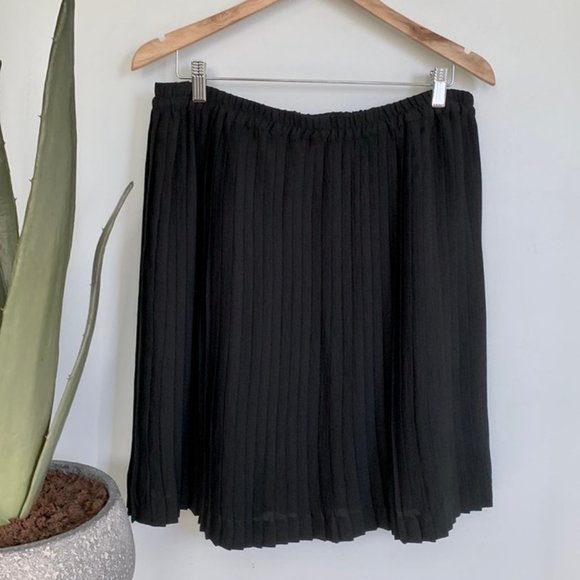 Banana Republic Mini Pleated Skirt Large NWT - Picture 7 of 10